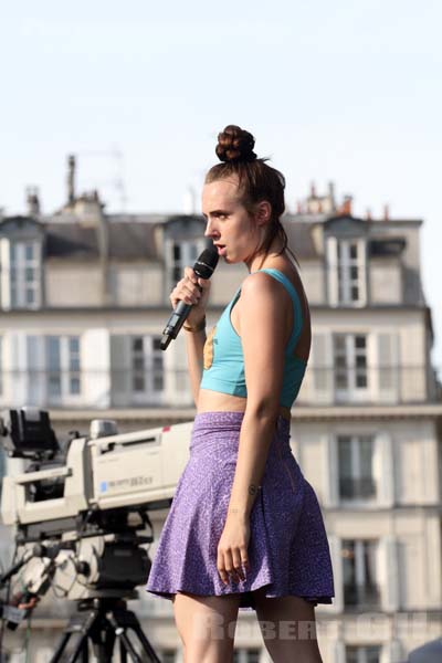 MØ - 2014-07-17 - PARIS - Parvis de l'Hotel de Ville - 